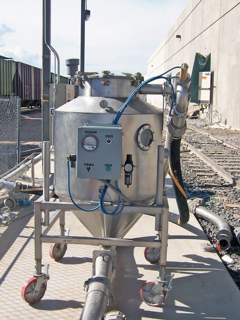 Portable Pneumatic Railcar Unloading Pot on Castors